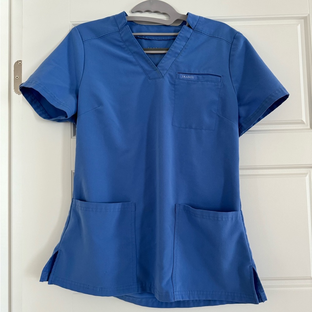 Jannuu 3 pocket scrub top